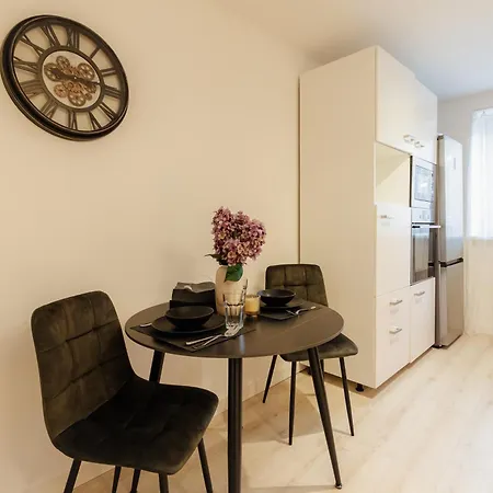 Harmony Hideaway Апартаменты Братислава